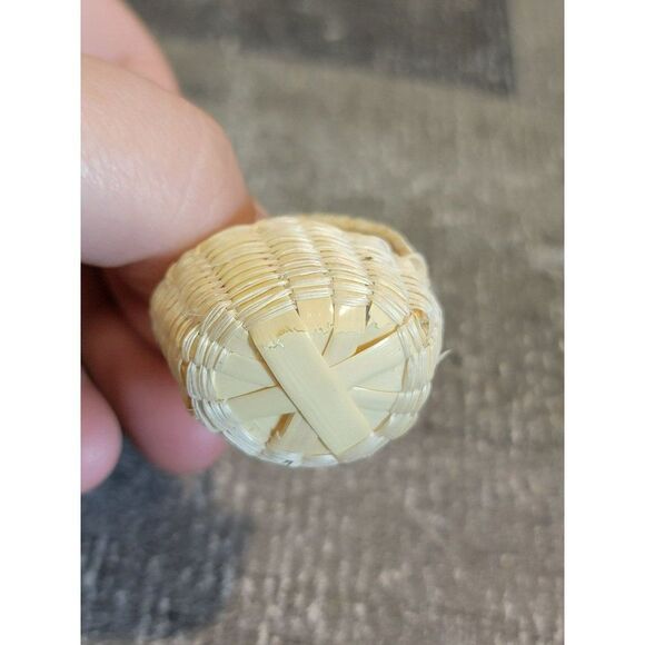 Mini woven basket Village accessory Decor figure - Picture 5 of 5